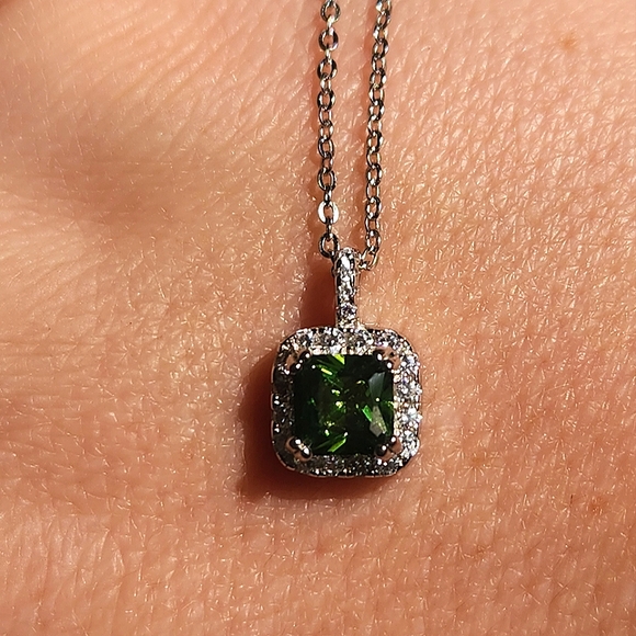 NWT Ryze Shamrock Green & White Cubic Zirconia .925 Sterling Silver 18" Necklace - Picture 9 of 10